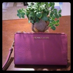 Michael Kors | Pink Wristlet